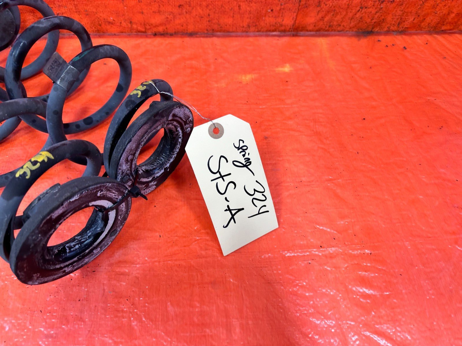 18 22 HONDA ACCORD   LEFT AND RIGHT REAR SPRINGS WITH RUBBER GASKETS OEM 3244