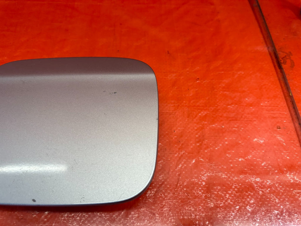 04 08 ACURA TSX   GASOLINE GAS FUEL LID COVER   SILVER   OEM FACTORY #2094