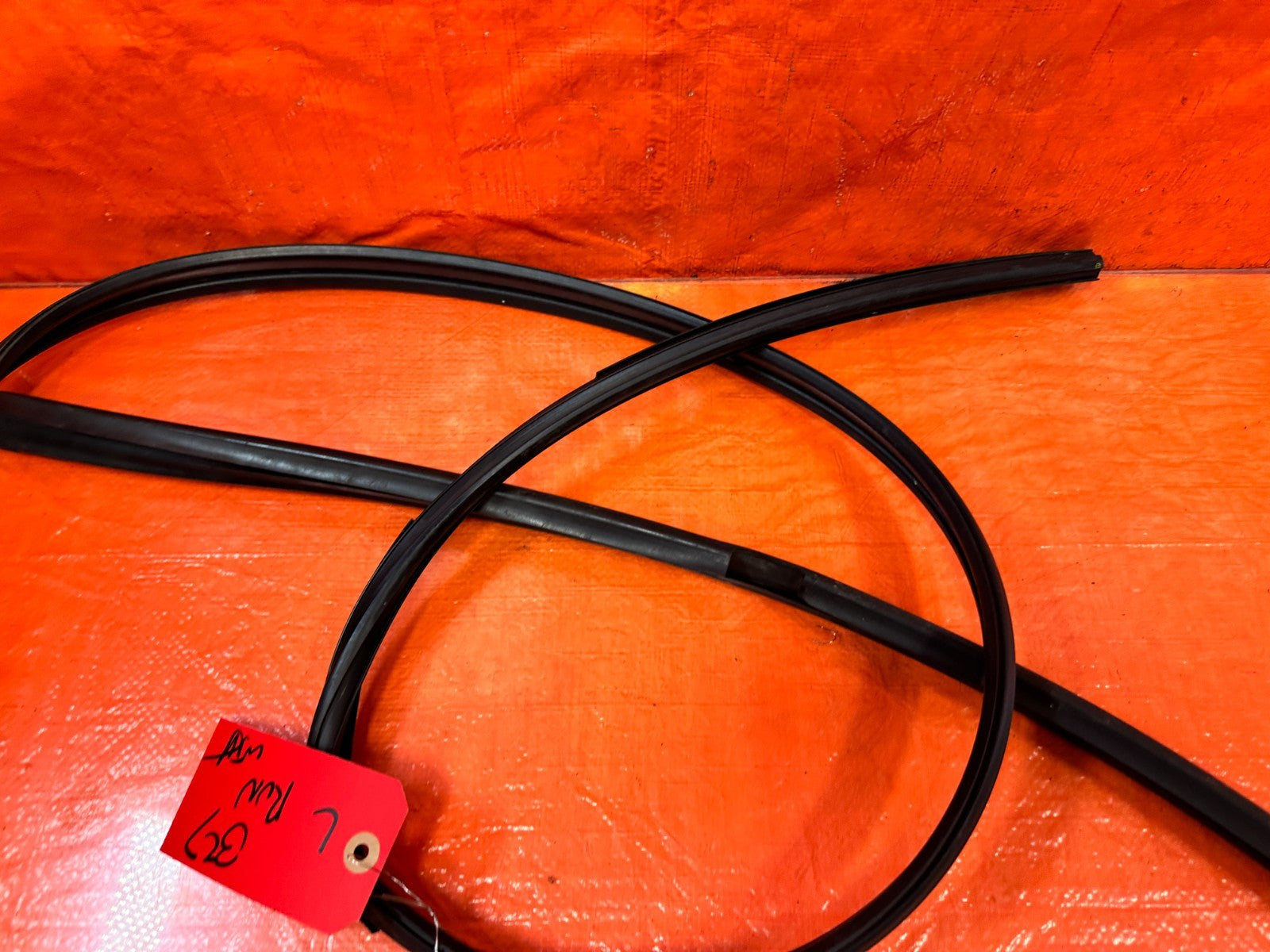 92 95 HONDA CIVIC COUPE HATCH DRIVER LEFT WEATHER STRIP RUN CHANNEL OEM #3276