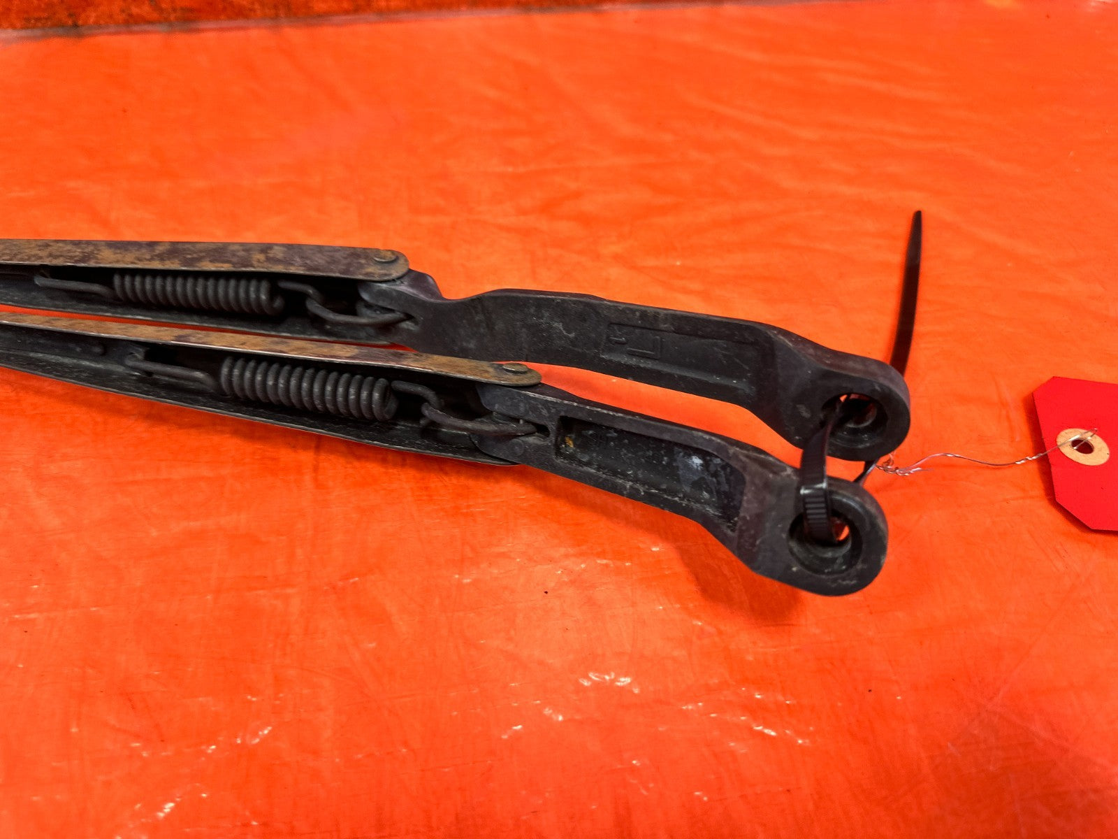 90 91 HONDA CIVIC HATCHBACK   LEFT & RIGHT WINDSHIELD WIPER ARMS   OEM 3256