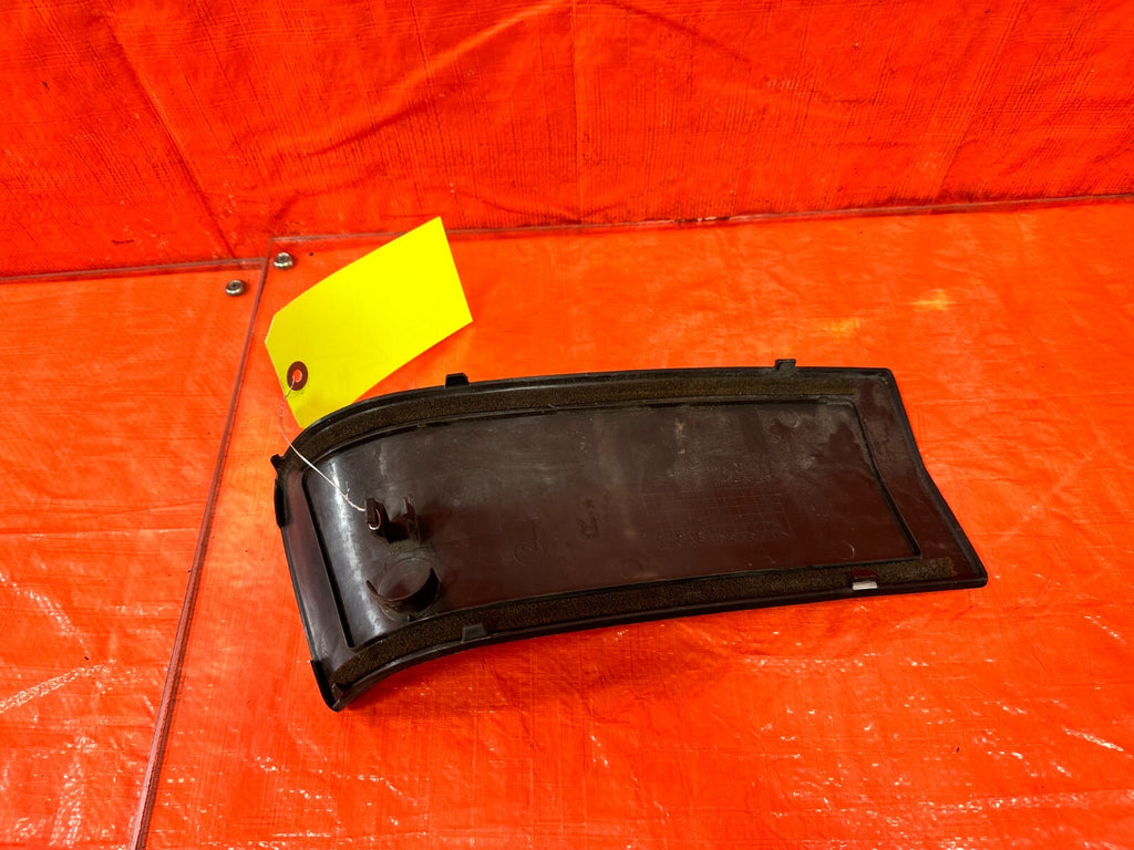 88 91 HONDA CRX DX HF   PASSENGER RIGHT TAIL LIGHT LAMP COVER TRIM   OEM #2774