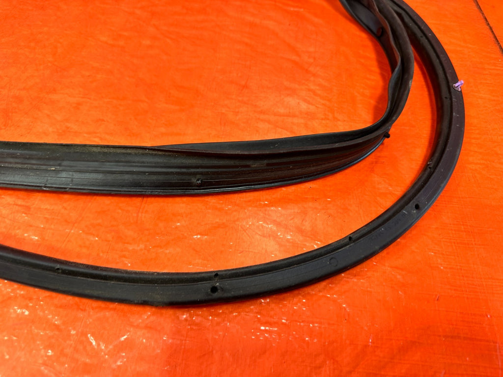 08 15 INFINITI G37 & Q60 2D COUPE RIGHT DOOR MOUNTED WEATHER STRIP OEM 3299