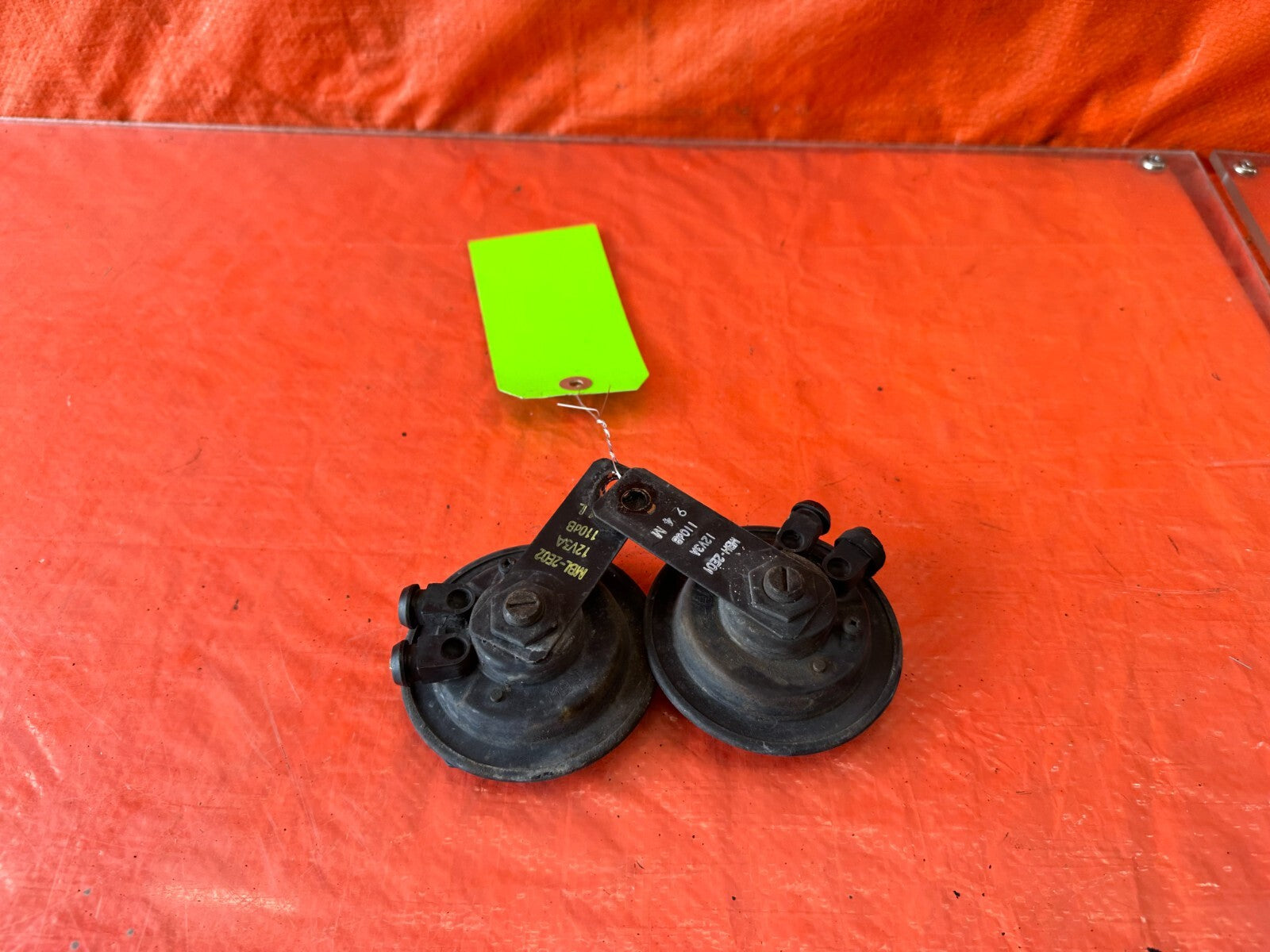 88 89 HONDA CRX DX SI   HORN SET / HIGH AND LOW NOTE HORNS   OEM FACTORY #2435