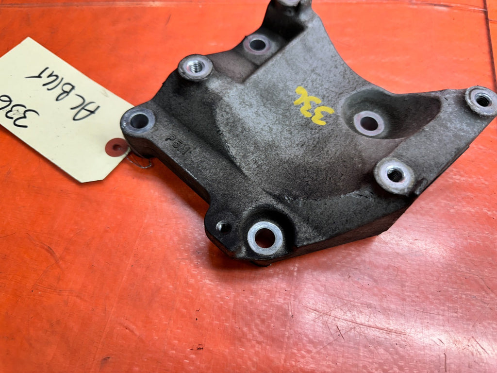 97 01 HONDA PRELUDE 2.2L H22A AC A/C COMPRESSOR MOUNTING BRACKET MOUNT OEM #3366