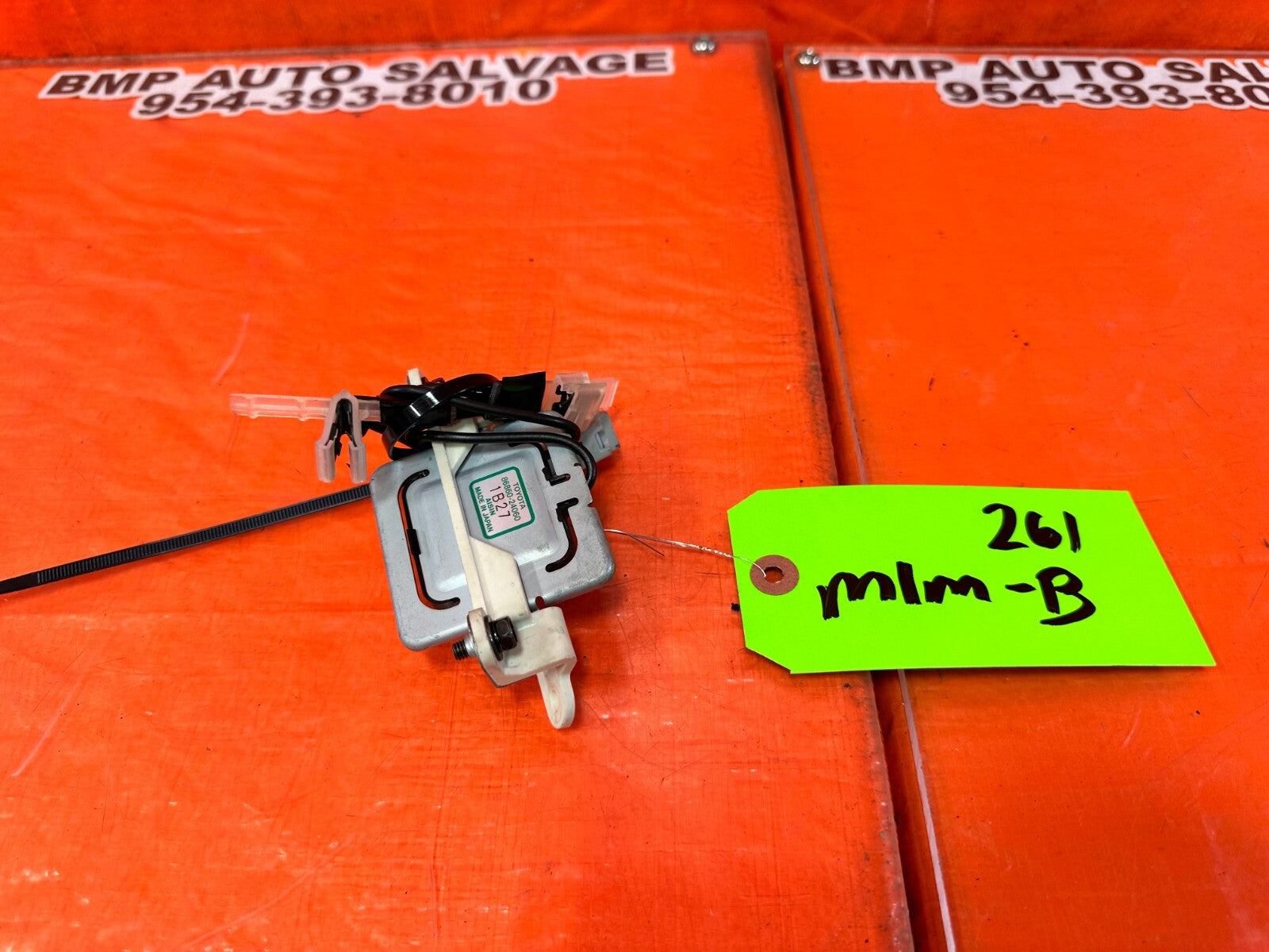 02 06 LEXUS SC430   NAVIGATION ANTENNA   86860 24060   OEM FACTORY #2610