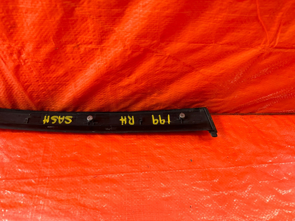 92 93 HONDA CIVIC COUPE & HATCH   PASSENGER RIGHT DOOR SASH TRIM MOLDING STRIP8