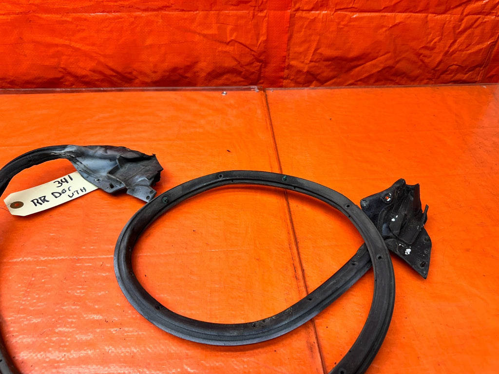 94-01 ACURA INTEGRA 4D RIGHT REAR PASSENGER DOOR WEATHER STRIP SEAL OEM #3417