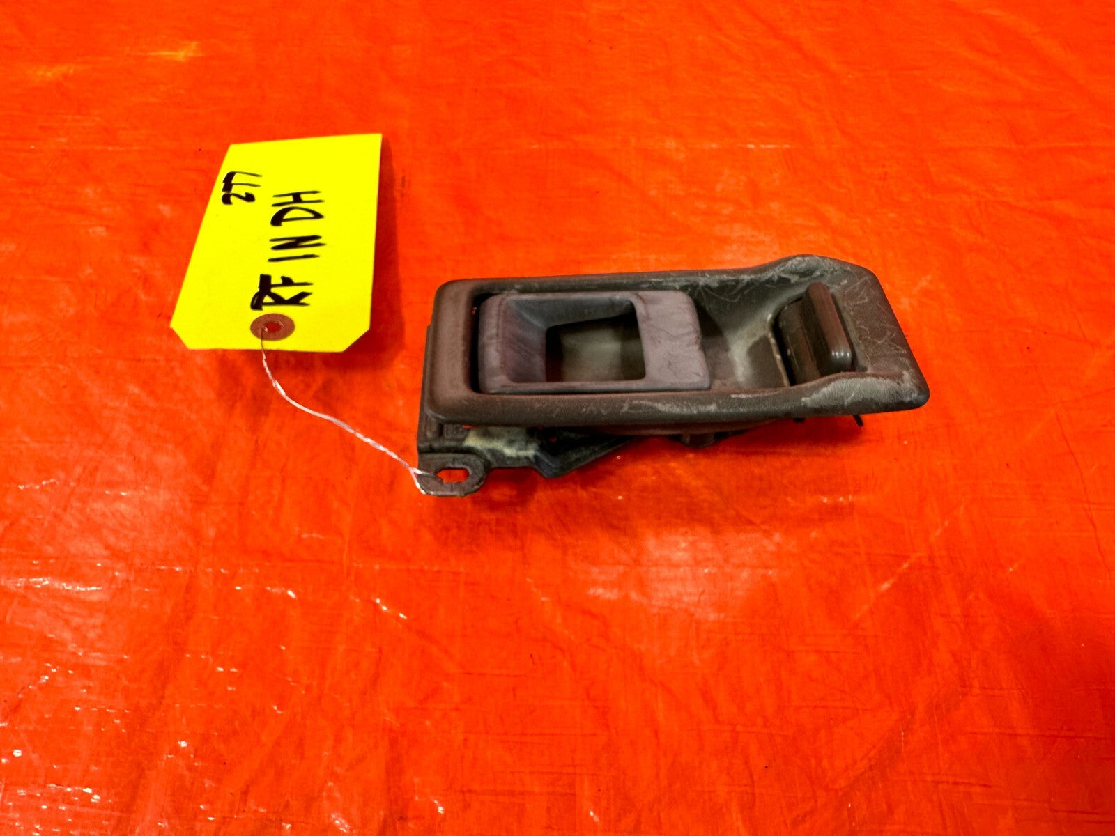 88 91 HONDA CRX PASSENGER RIGHT INTERIOR DOOR HANDLE W/ TRIM BLAK COLOR OEM #2774