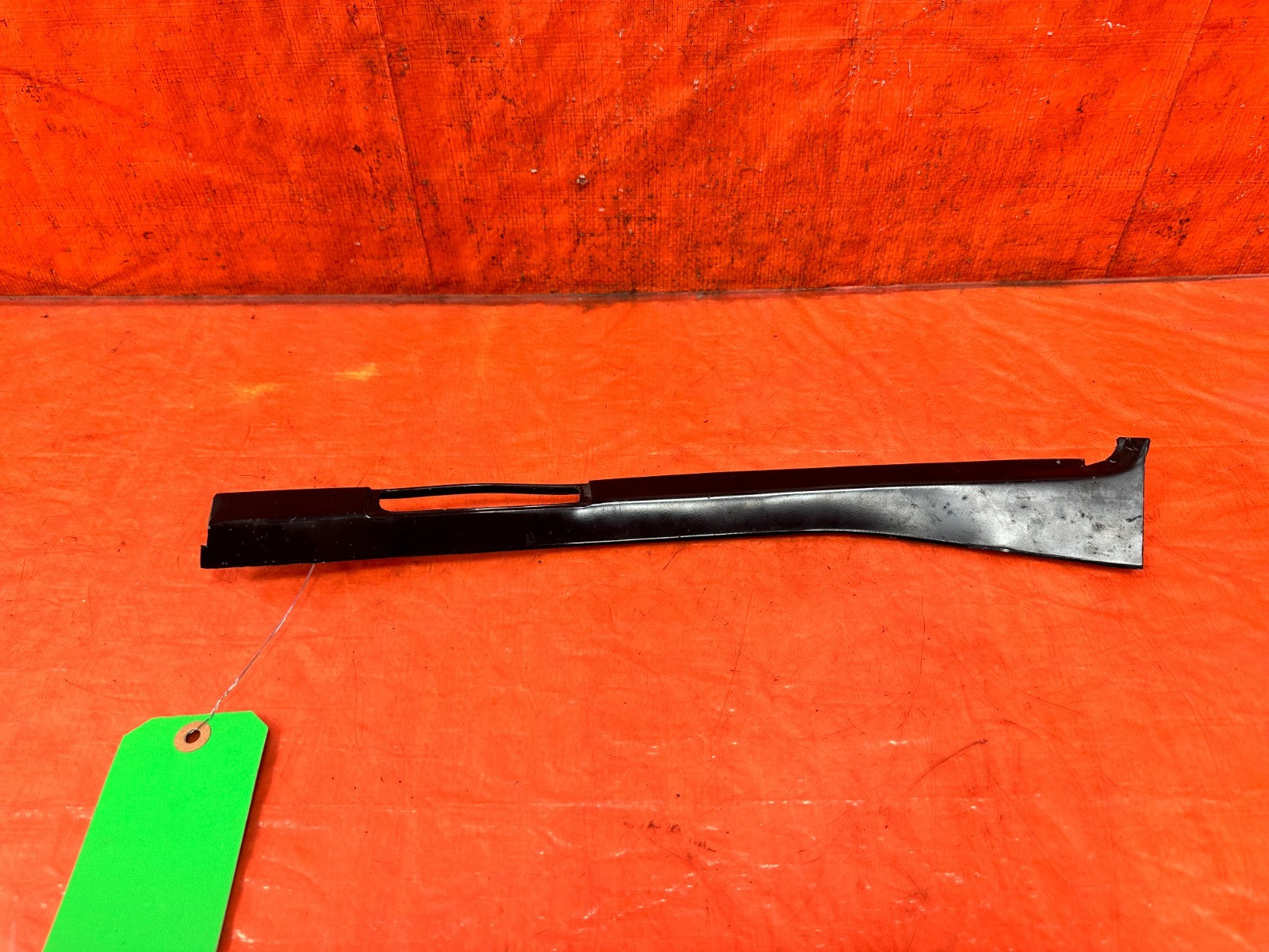90 91 HONDA CIVIC HATCHBACK   LEFT INNER INSIDE OF THE DOOR SASH BRACKET OEM 3171