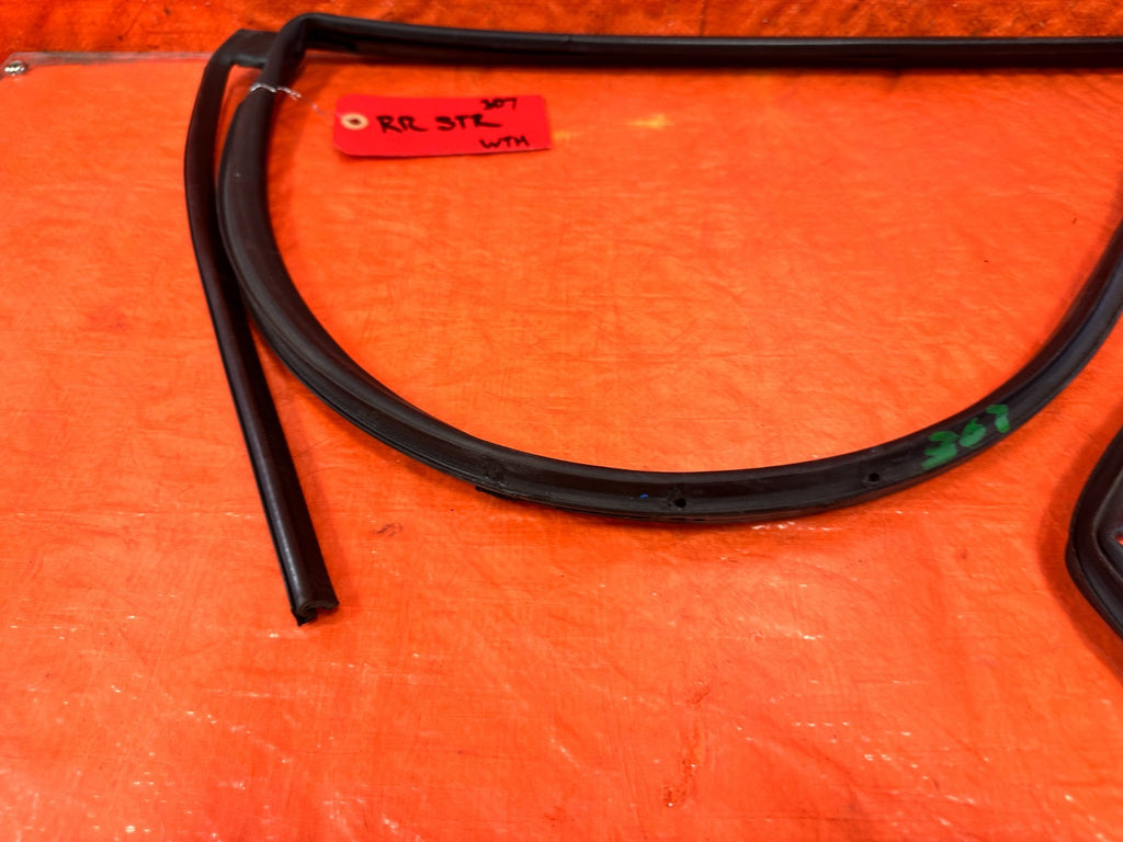 06 11 CIVIC 4D SEDAN   PASSENGER RIGHT REAR WEATHER STRIP SEAL GASKET OEM #3071