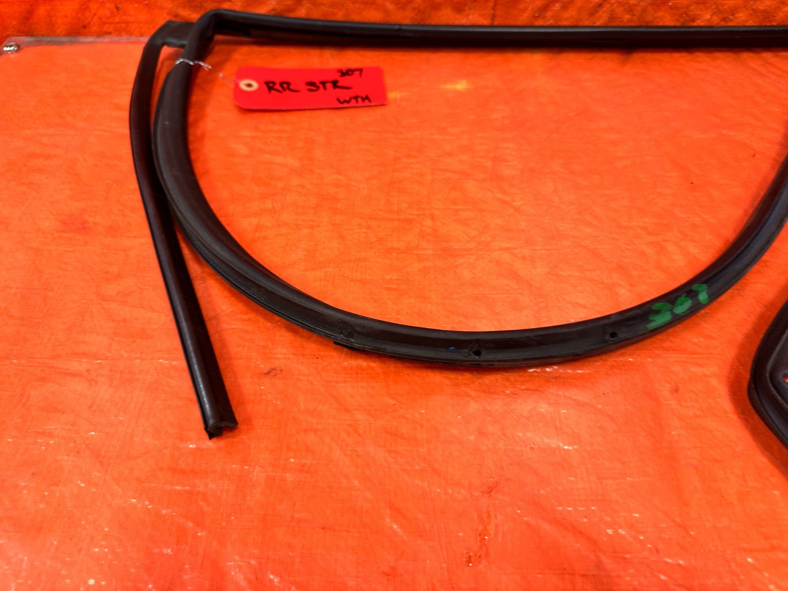 06 11 CIVIC 4D SEDAN   PASSENGER RIGHT REAR WEATHER STRIP SEAL GASKET OEM #3071