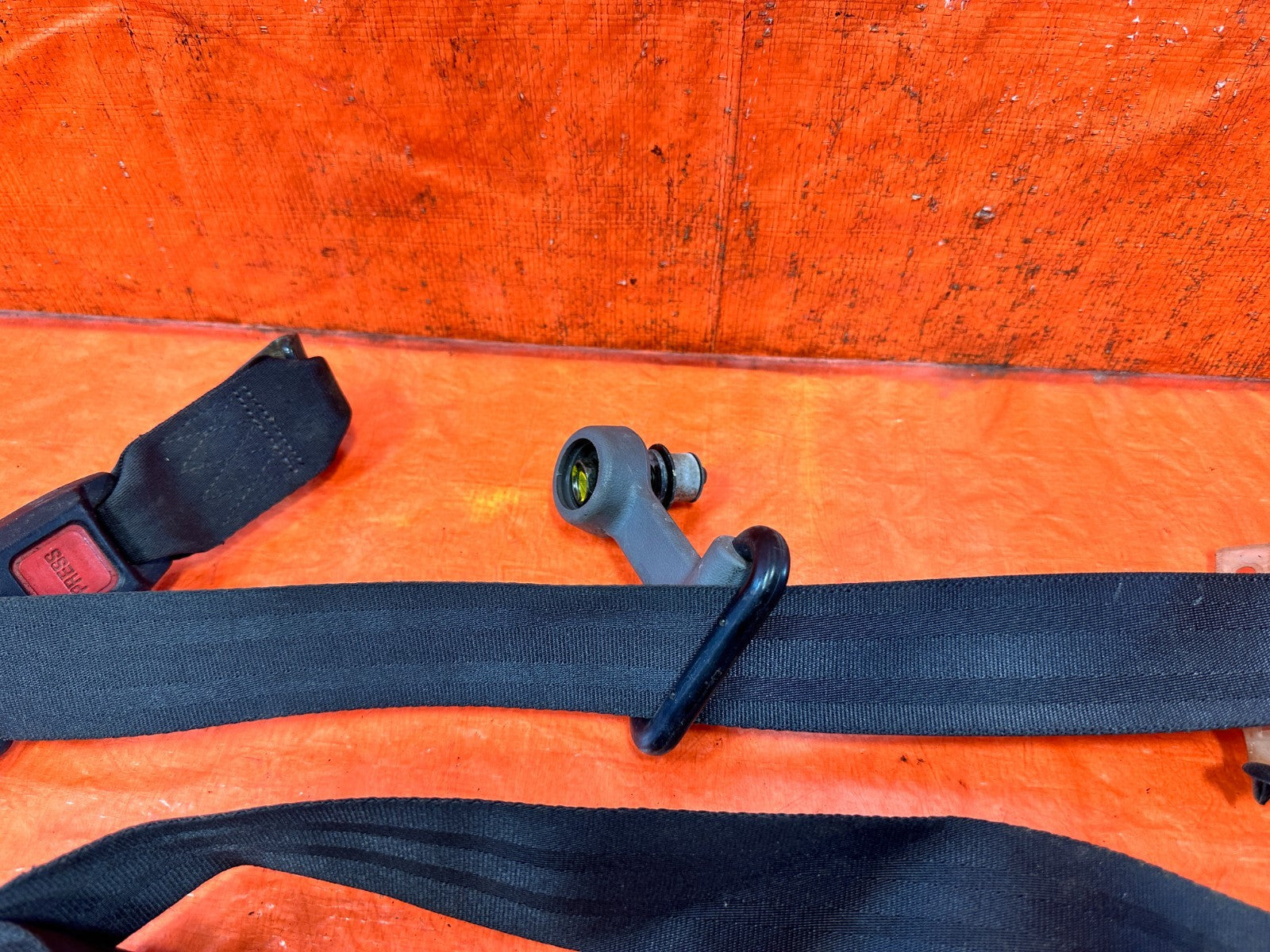 90 91 HONDA CIVIC HATCH   REAR SEAT BELT SET   LEFT & RIGHT SEAT BELTS OEM 3254