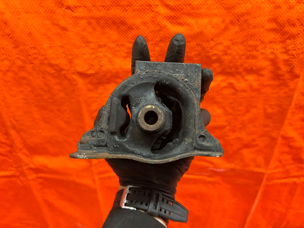 98 02 HONDA ACCORD 2.3L   AUTOMATIC TRANSMISSION MOUNT   PASSENGER RIGHT OEM 1675
