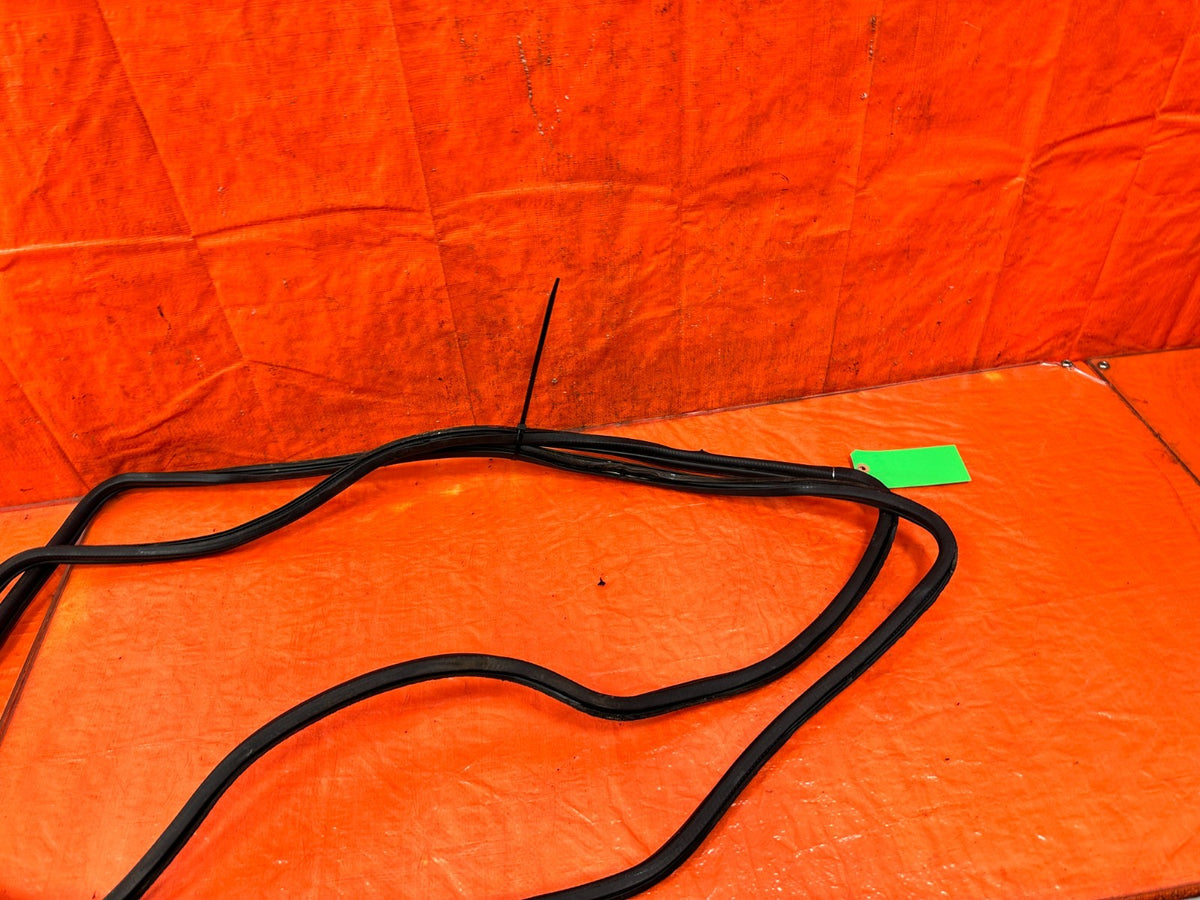 90-91 HONDA CIVIC HATCHBACK - LEFT & RIGHT  QUARTER GLASS WEATHER STRIP OEM 3178