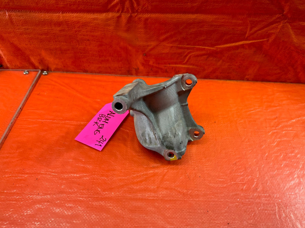13 17 HONDA ACCORD SEDAN   4 CYLINDER   ALUMINUM ENGINE MOUNTING BRACKET OEM 2410