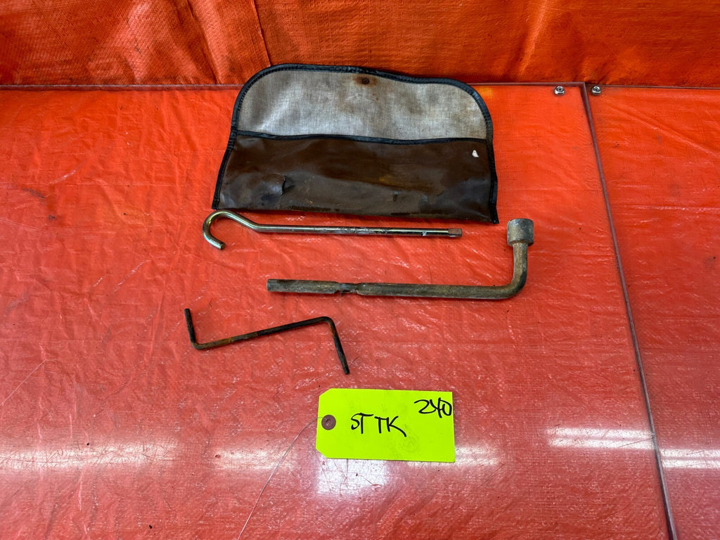 02 06 ACURA RSX   SCISSOR JACK TOOLS AND POUCH   TOOLS ONLY   NO JACK   OEM 2406