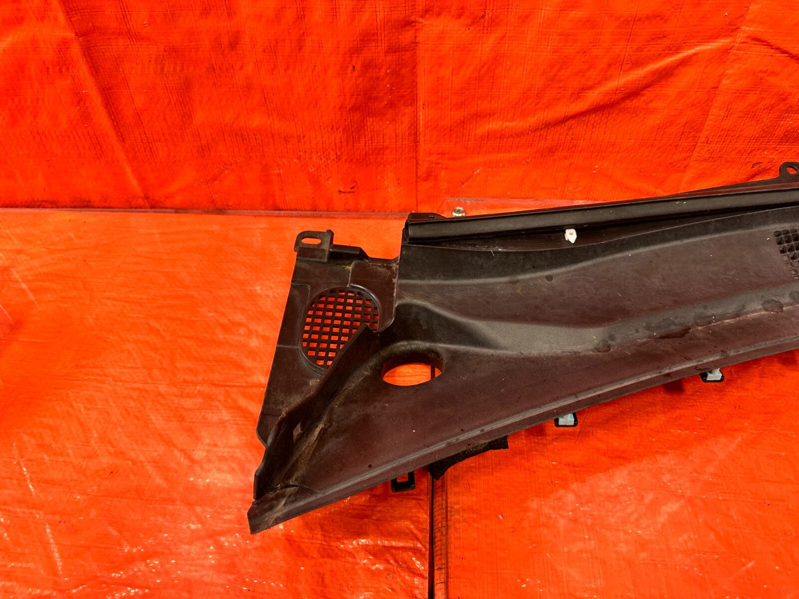 14 20 INFINITI Q50 Q60   WINDSHIELD WIPER COWL TRIM PLASTIC   OEM FACTORY #2895