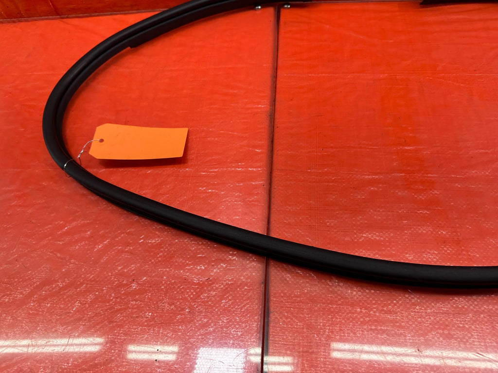 10 16 HYUNDAI GENESIS COUPE ON THE CHASSIS RIGHT DOOR WEATHER STRIP SEAL OEM 21910