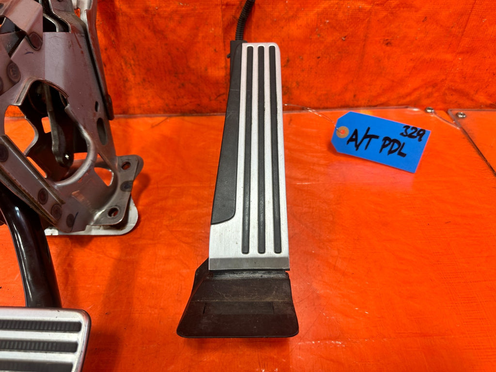 08 15 INFINITI G37 Q60 370Z ALUMINUM SPORT GAS BRAKE PEDALS PAD SET AUTO #3293