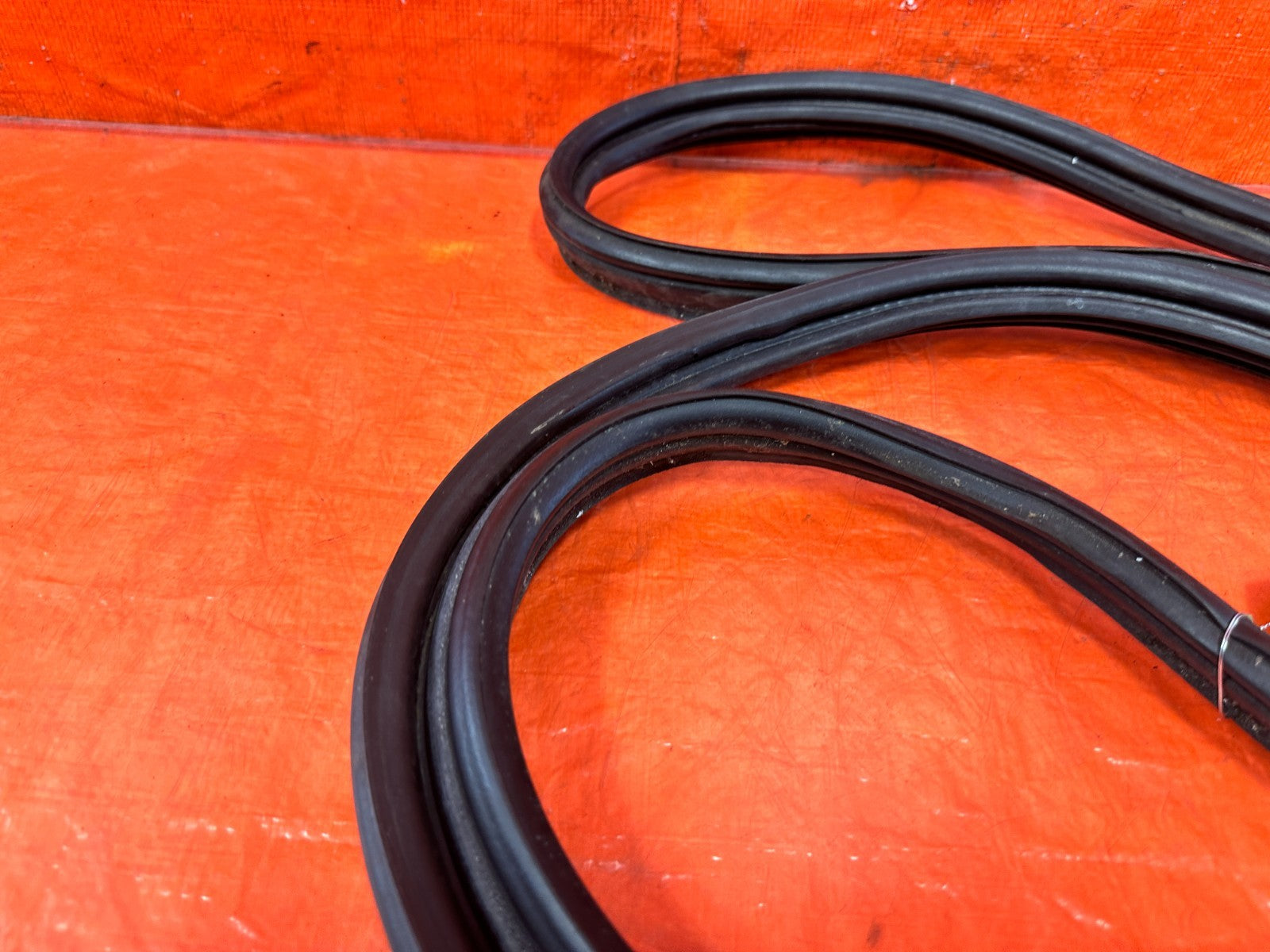 02 05 HONDA CIVIC SI EP3 HATCH TAILGATE TRUNK HATCH LATCH WEATHER TRIM STRIP 3064