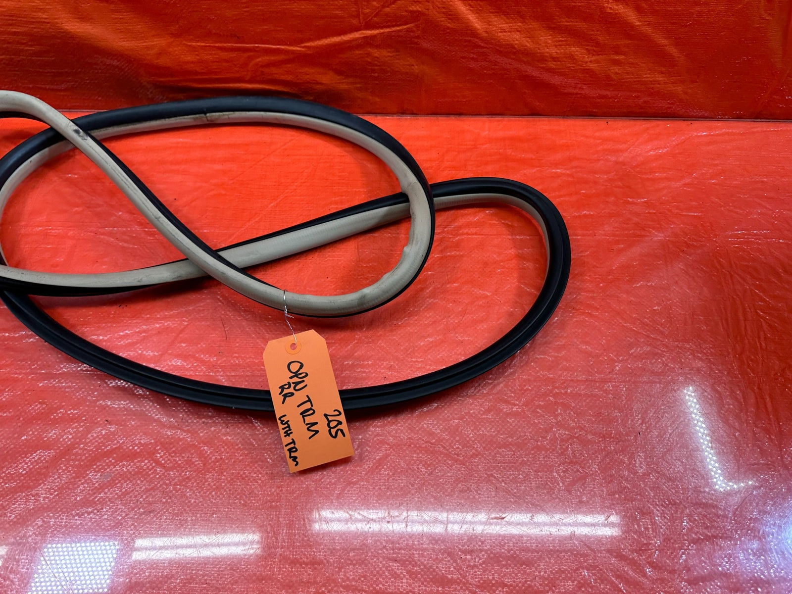 04 08 ACURA TSX   RIGHT REAR   DOOR TO CHASSIS WEATHER STRIP OPEN TRIM OEM #2057