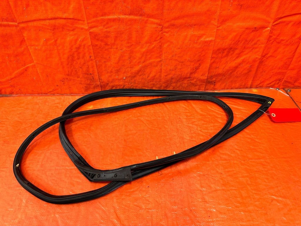 03 05 LANCER EVOLUTION EVO VIII IX 8 9   LEFT FRONT DOOR WEATHER STRIP   OEM EV91