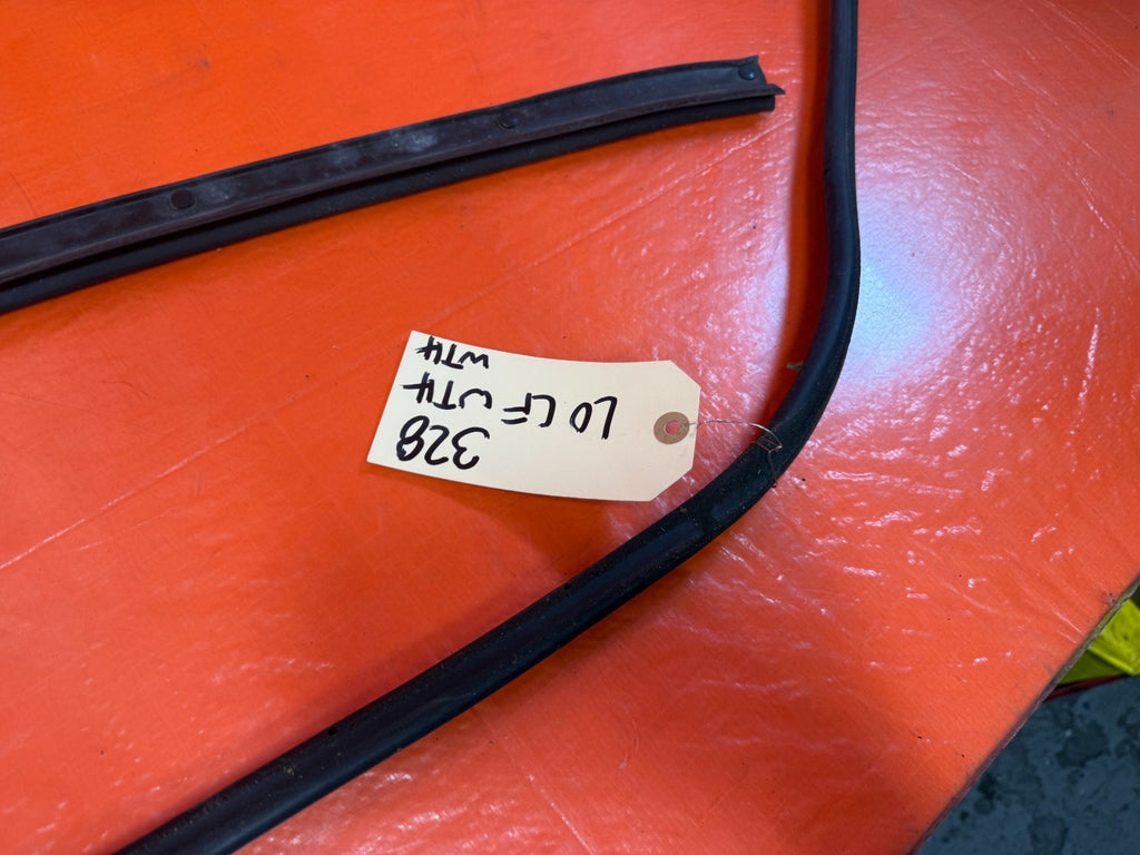 08 15 INFINITI G37 & Q60 2D COUPE DRIVER LEFT DOOR MOUNTED WEATHER STRIP OEM 32810