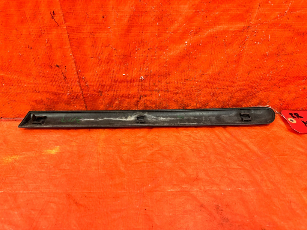 94 01 ACURA INTEGRA 2D   PASSENGER RIGHT REAR QUARTER PANEL SIDE MOLDING OEM 3092
