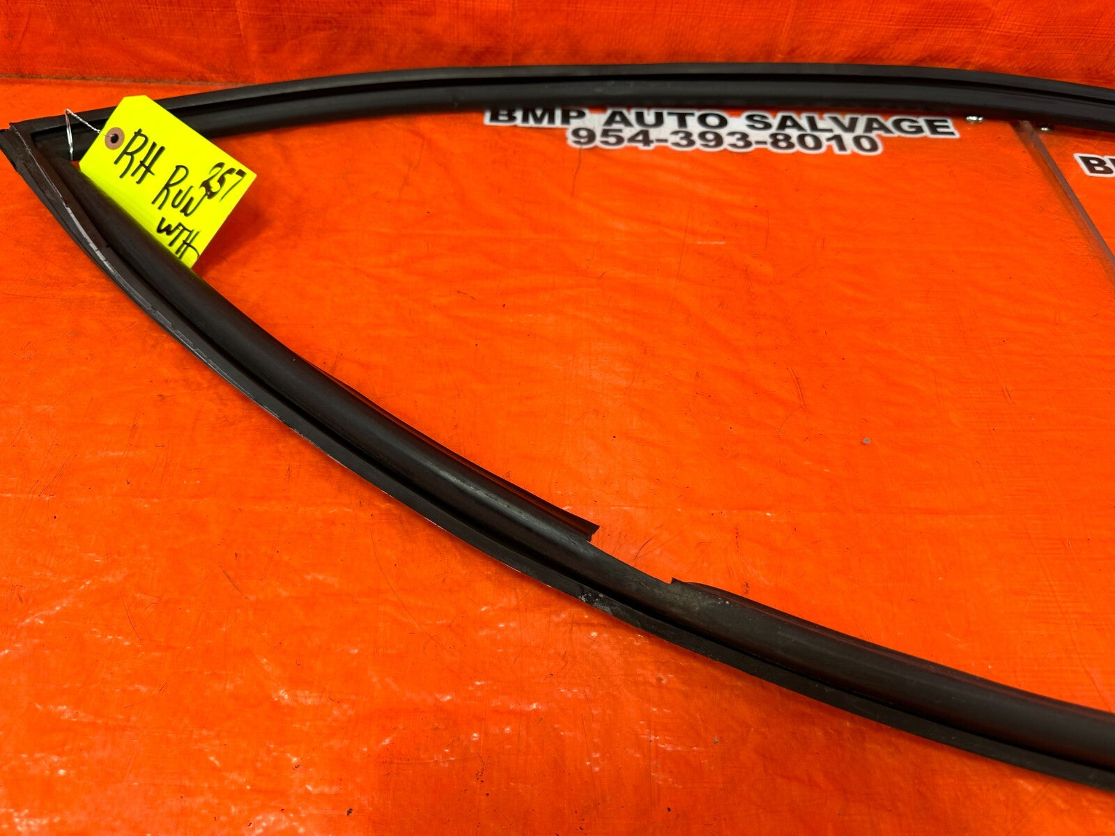 92 95 HONDA CIVIC COUPE HATCH PASSENGER RIGHT WEATHER STRIP RUN CHANNEL OEM #2577