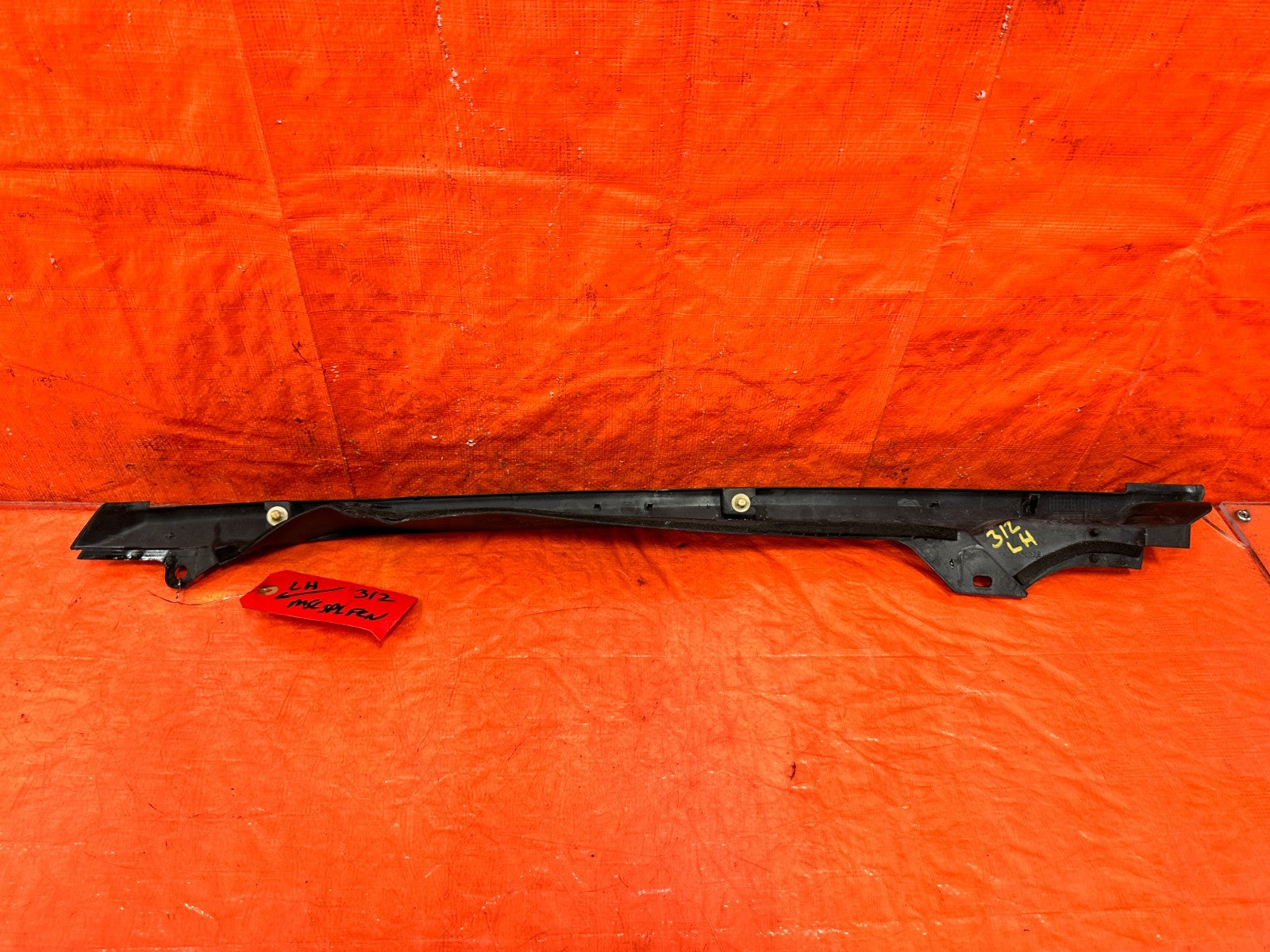 04 05 ACURA TSX   TOP OF THE FENDER   DRIVER LEFT TRIM PLASTIC   OEM #3121