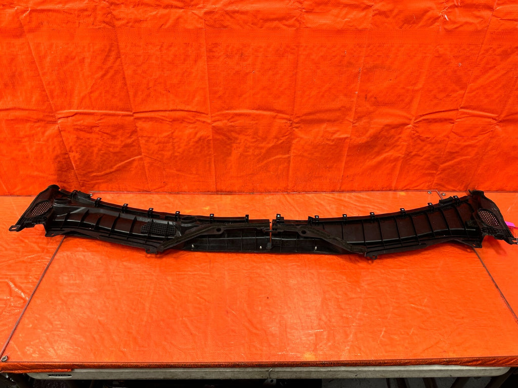 14 20 INFINITI Q50 Q60   WINDSHIELD WIPER COWL TRIM PLASTIC   OEM FACTORY #2897