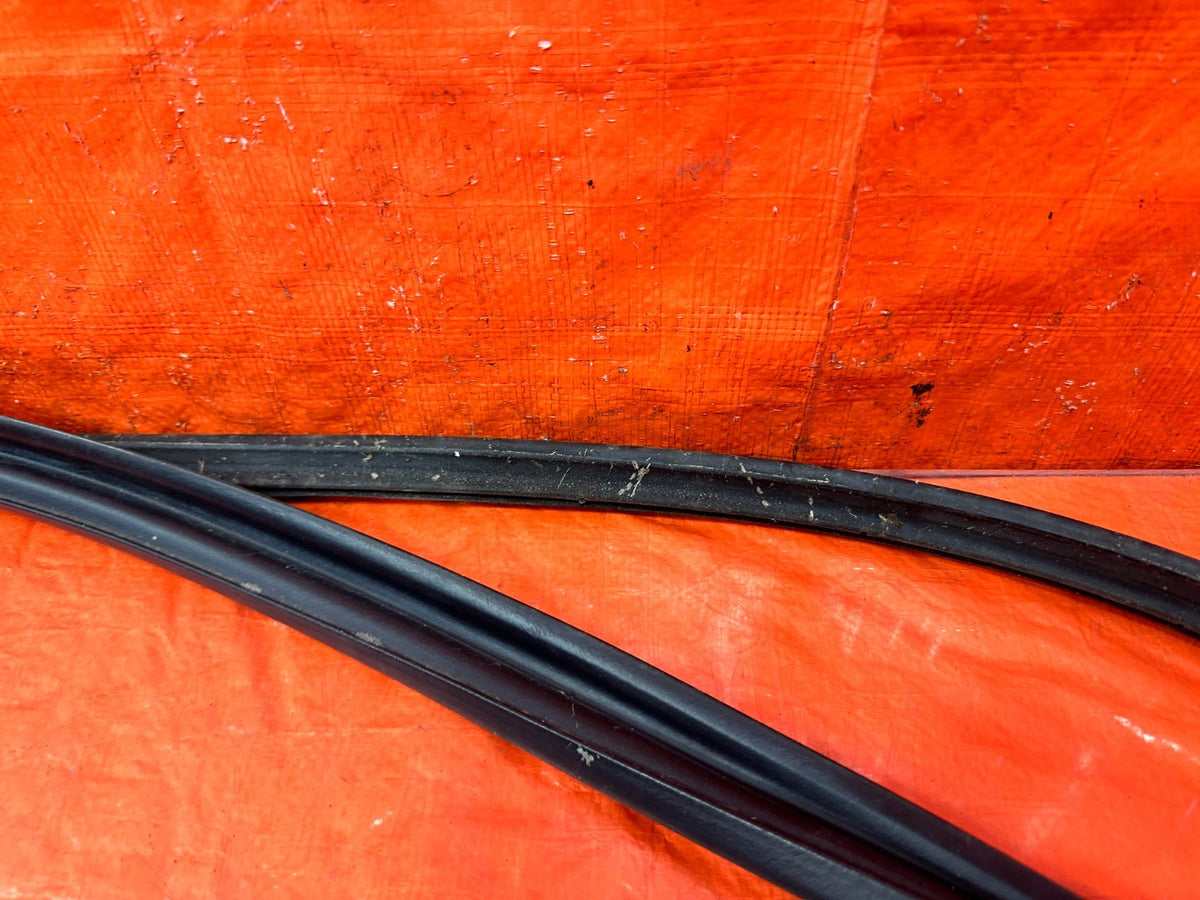 02-05 HONDA CIVIC SI EP3 HATCH - RIGHT - DOOR WEATHER STRIP TRIM SEAL GASKET 3063