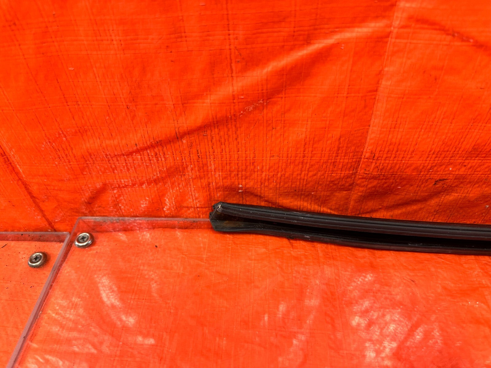 96 00 HONDA CIVIC   COUPE & HATCH   PASSENGER RIGHT DOOR GLASS SUB SEAL OEM #2878