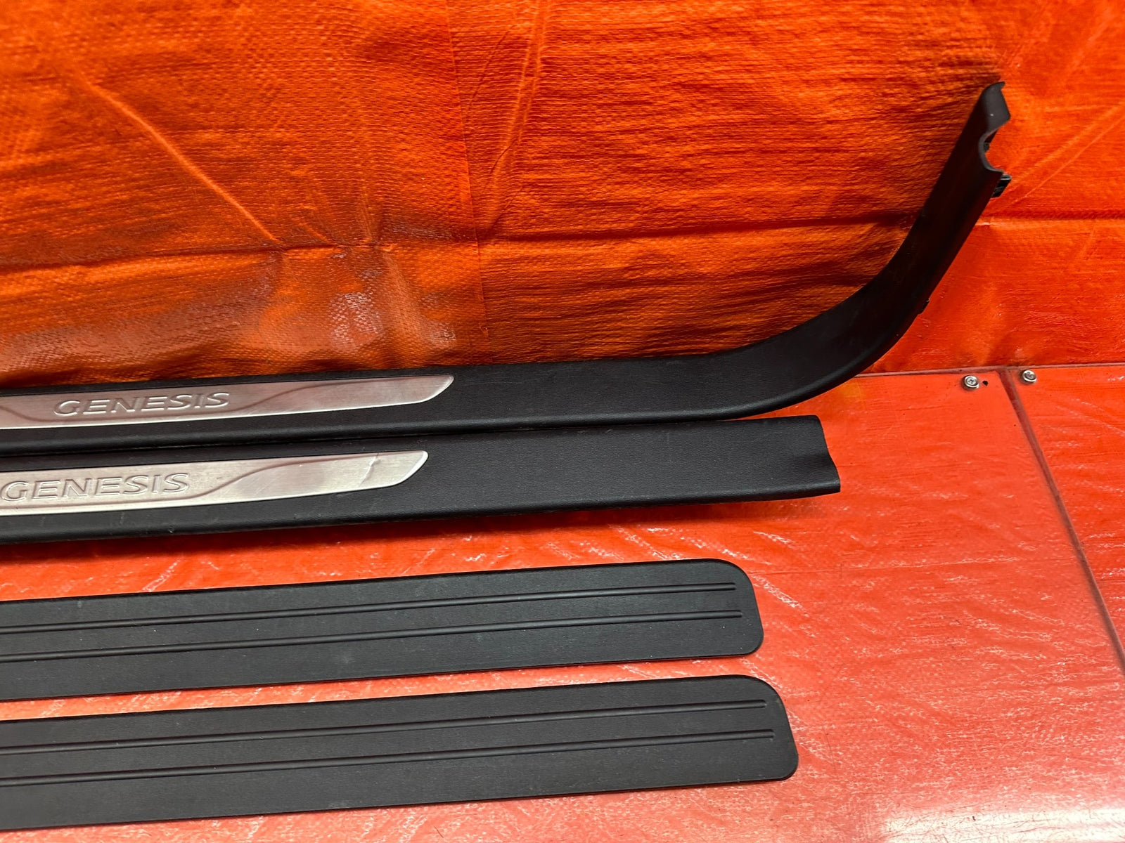 10 16 HYUNDAI GENESIS COUPE   LEFT AND RIGHT FLOOR PILLARS SCUFF PLATES OEM #2195