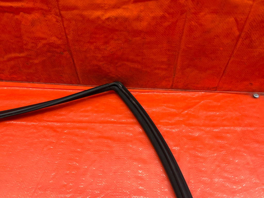 08 15 LANCER EVOLUTION X EVO 10   RIGHT REAR WINDOW GLASS RUN CHANNEL   OEM #2146