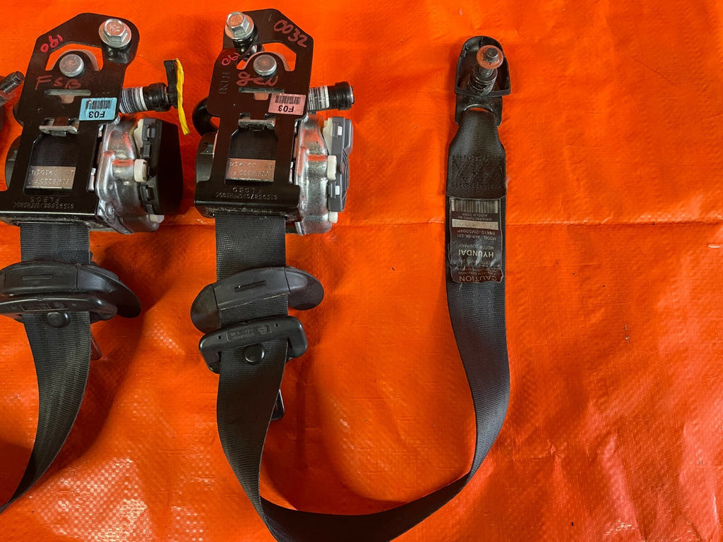 10 12 HYUNDAI GENESIS 2D COUPE   FRONT SEAT BELT SET   BELTS LEFT RIGHT   OEM OE3