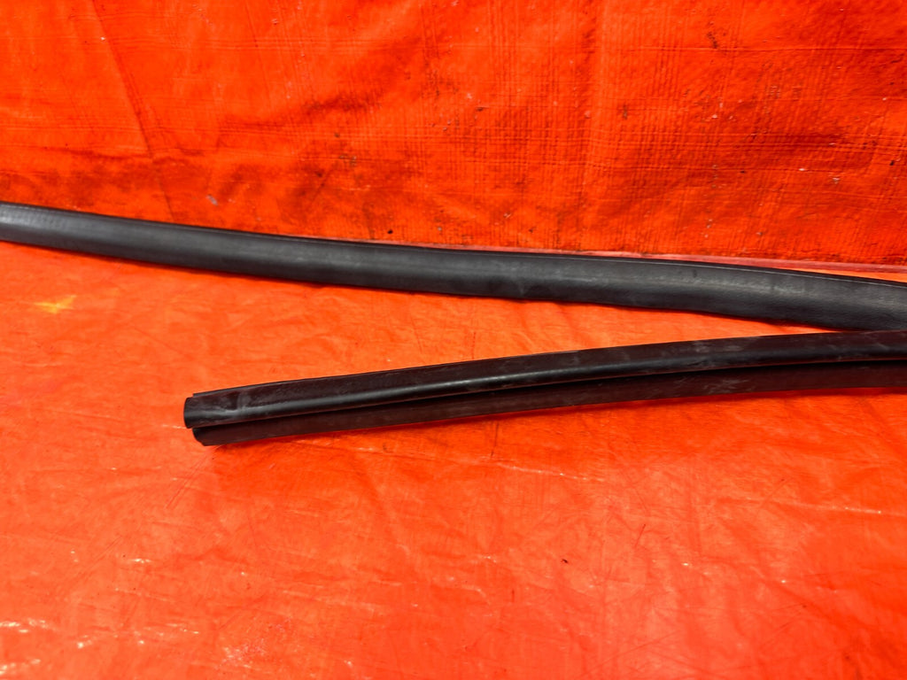 13 20 SUBARU BRZ   CHASSIS TO DOOR OPEN TRIM RUBBER STRIP RIGHT FRONT OEM #2927