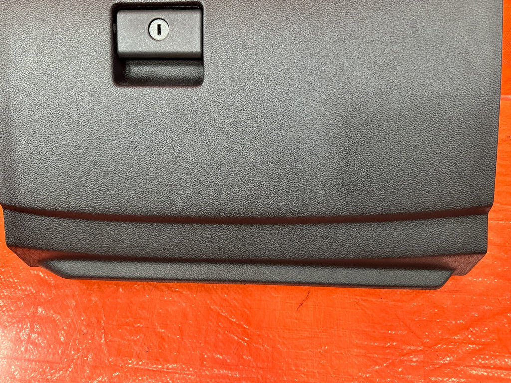 08 13 INFINITI G37 COUPE 2D   GLOVE BOX ASSEMBLY   BLACK COLOR   OEM 3207
