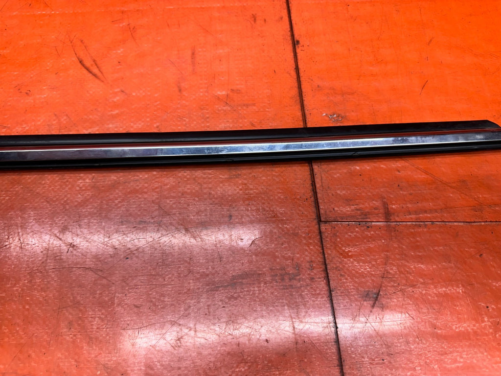 2016-2020 INFINITI Q60 COUPE PASSENGER RIGHT EXTERIOR GLASS TRIM OEM #20Q605