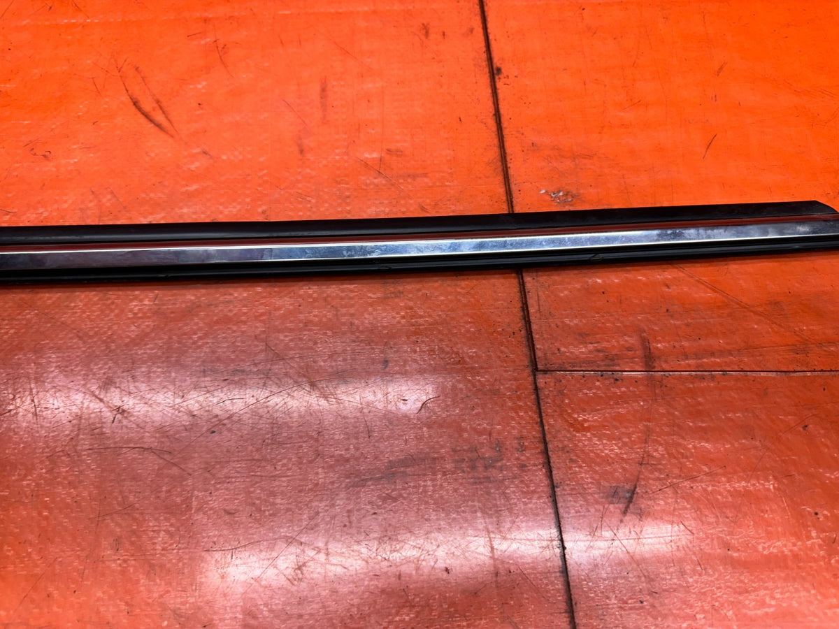 2016-2020 INFINITI Q60 COUPE PASSENGER RIGHT EXTERIOR GLASS TRIM OEM #20Q605