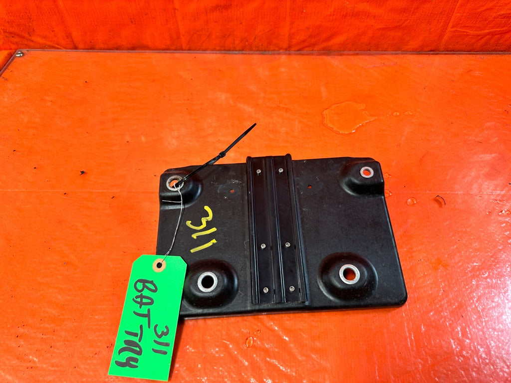 08 15 INFINITI G37 & Q60   2D   BATTERY TRAY MOUNTING BRACKET W/ TIE DOWN COVER4