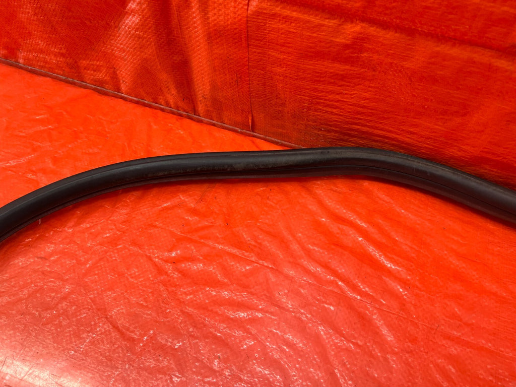 04 08 ACURA TSX   RIGHT REAR   DOOR TO CHASSIS WEATHER STRIP OPEN TRIM OEM #2097