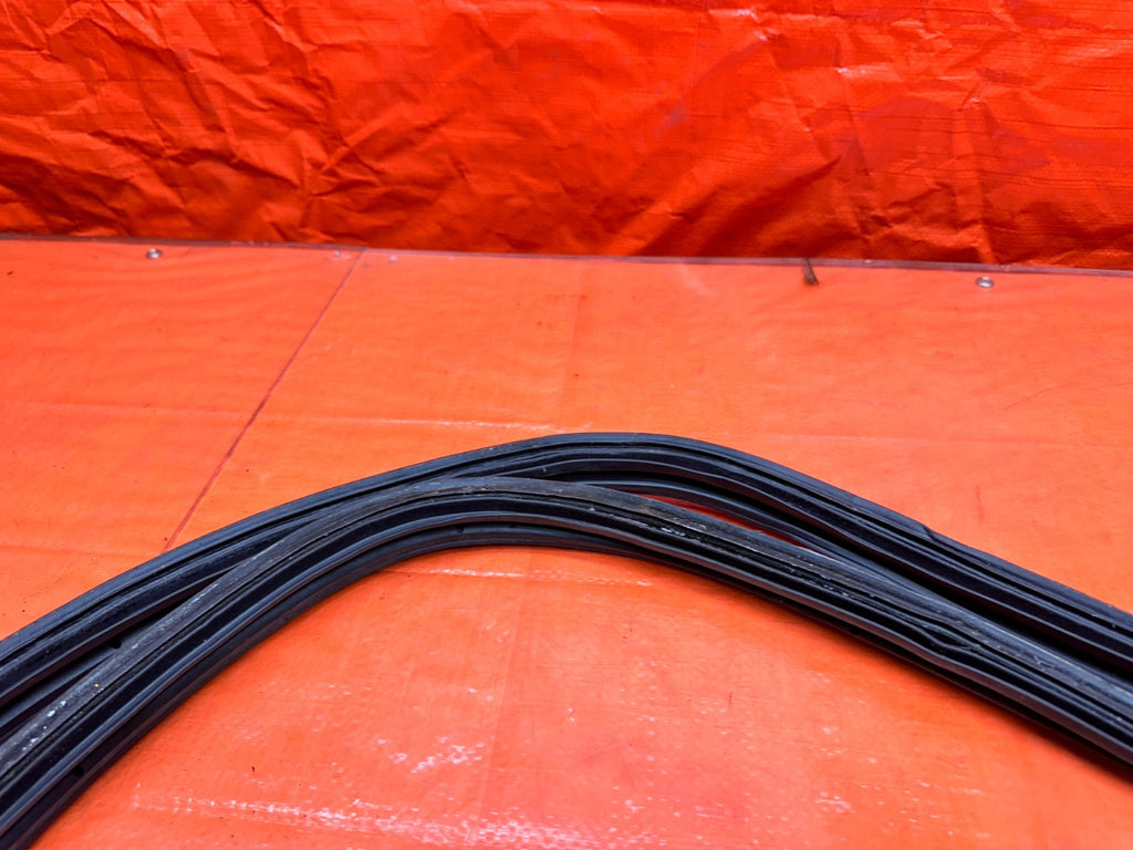 94 01 ACURA INTEGRA 2D REAR HATCH TRUNK WEATHERSTRIP SEAL OEM #3318
