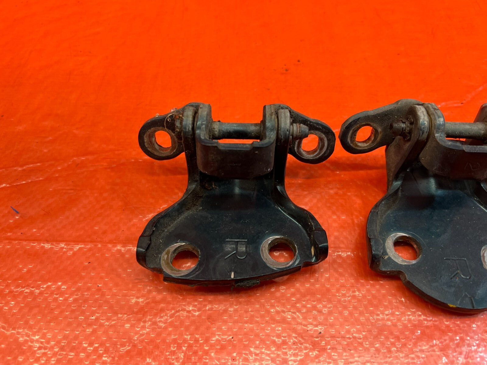 90 01 ACURA INTEGRA SEDAN   RIGHT REAR DOOR HINGE SET   UPPER & LOWER   OEM #1616