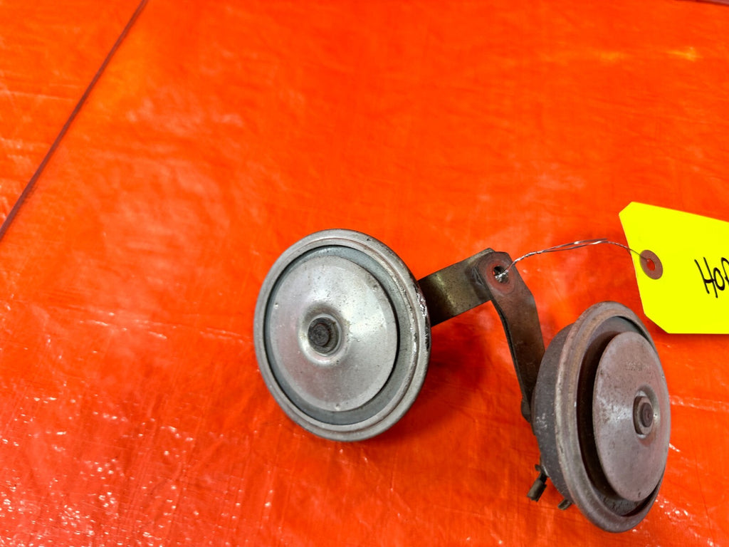 88 89 HONDA CRX DX SI   HORN SET / HIGH AND LOW NOTE HORNS   OEM FACTORY #2773