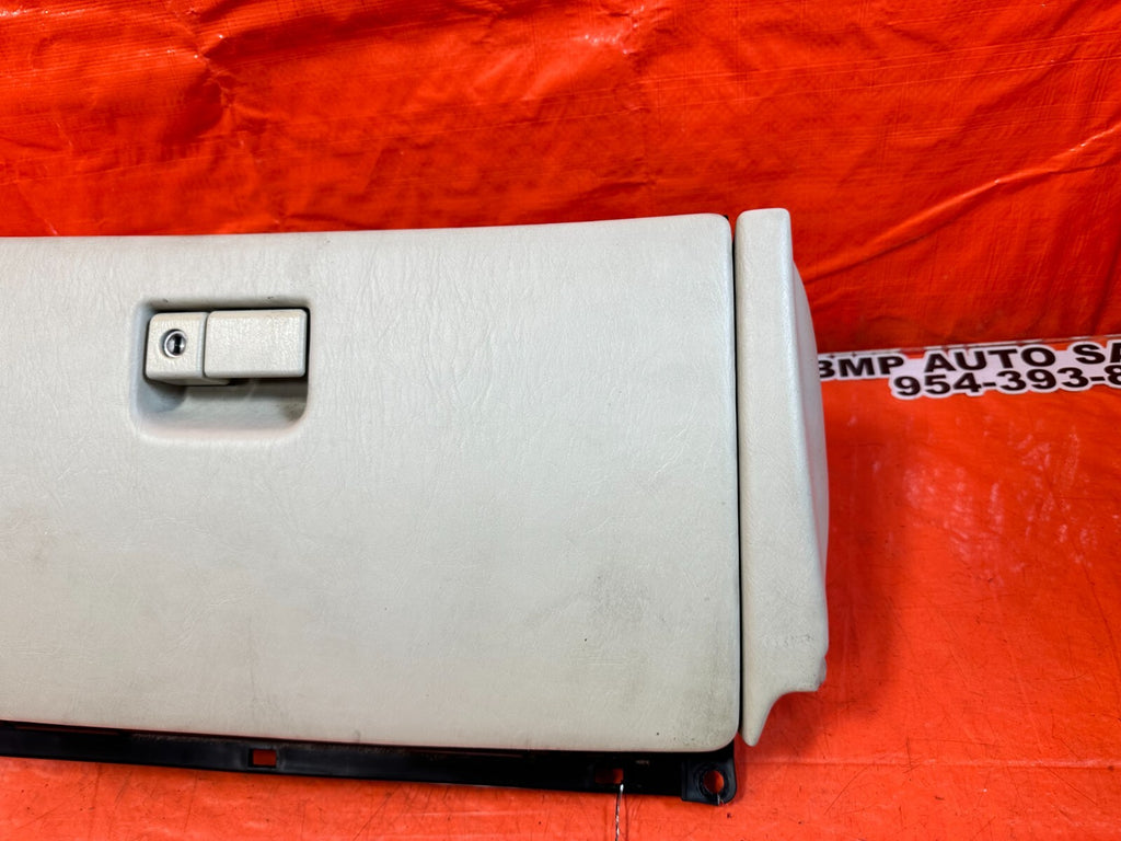 02 06 LEXUS SC430   GLOVE BOX ASSEMBLY   ECRU COLOR   OEM #2616