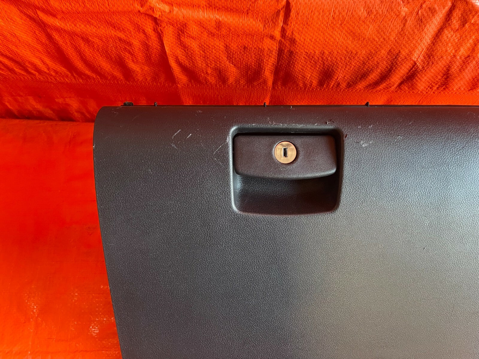 18 21 SUBARU CROSSTREK   GLOVE BOX   BLACK IN COLOR   HAS SOME SCUFFS   OEM #724