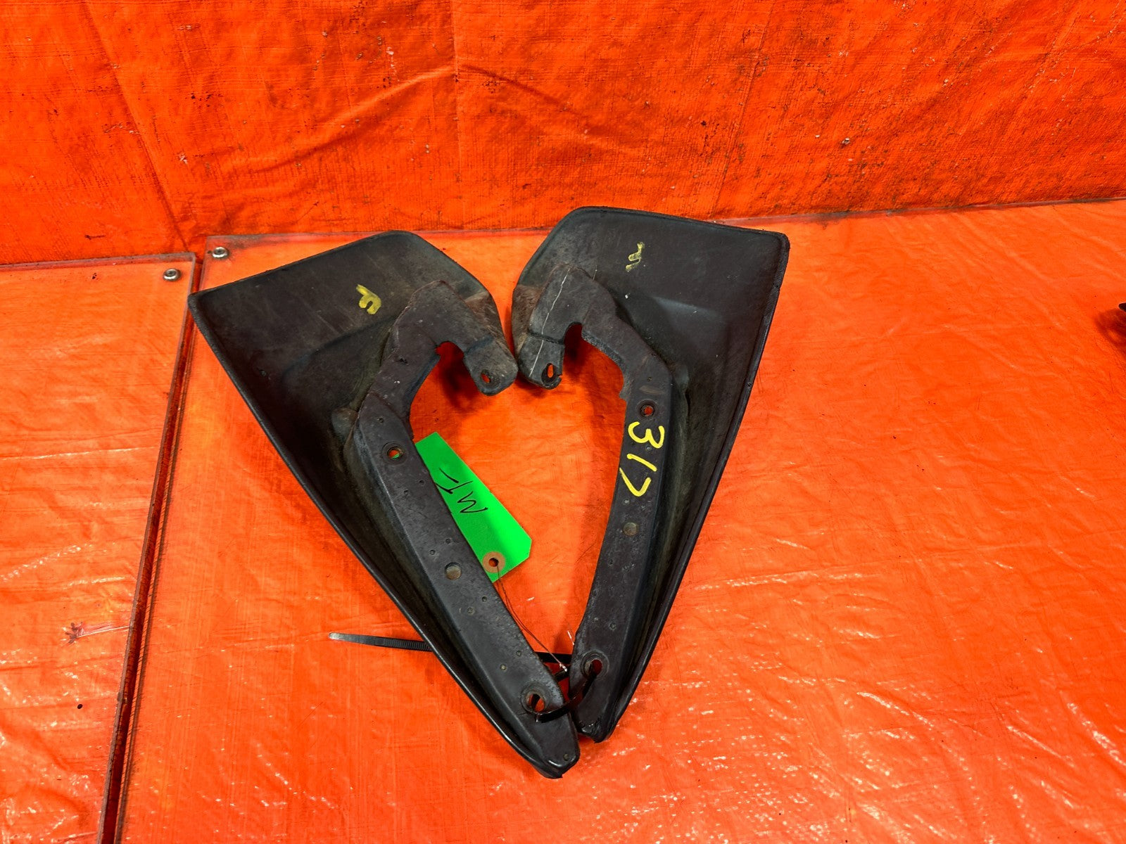 90 91 HONDA CIVIC HATCHBACK   MUD FLAP / SPLASH GUARD SET LEFT & RIGHT FRONT OEM11