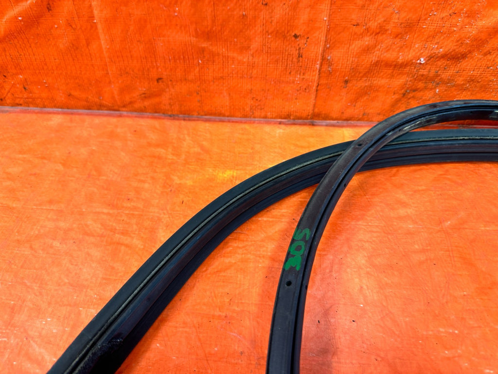 09 14 ACURA TSX   DRIVER LEFT REAR DOOR   WEATHER STRIP TRIM SEAL GASKET OEM 3054