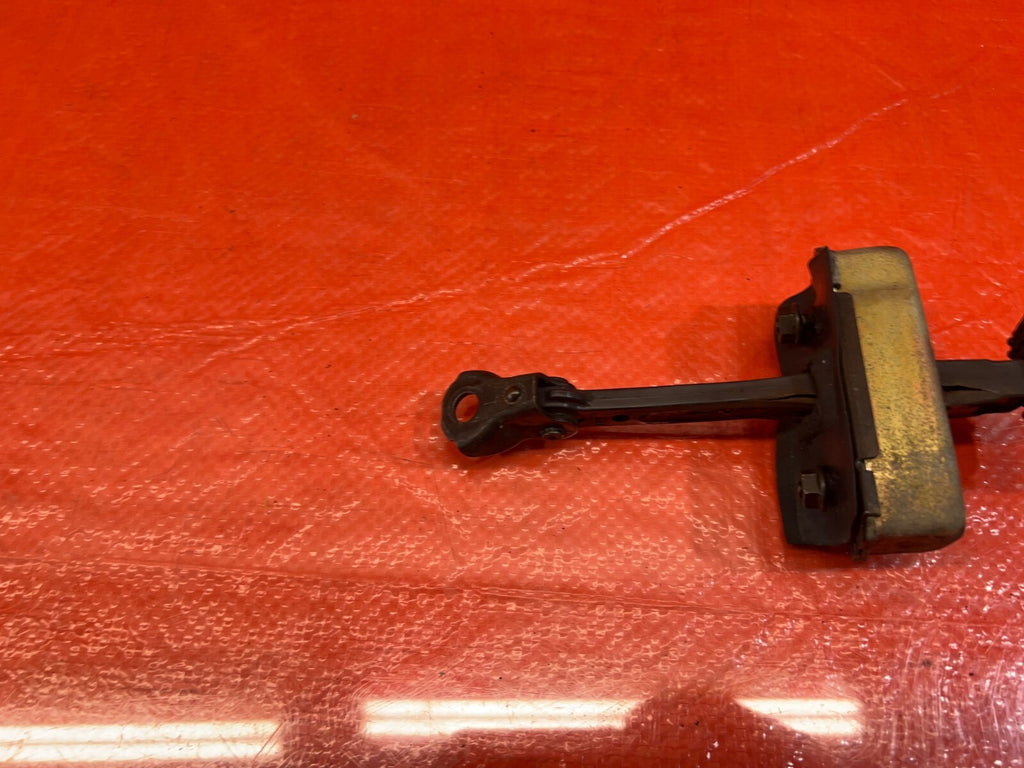 04 08 ACURA TL PASSENGER RIGHT FRONT   DOOR CHECKER HINGE ARM STOPPER   OEM #1377